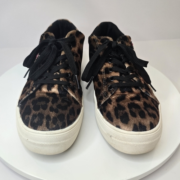 ⭐️40% Off⭐️ Madden Girl Addie Leopard Velvet with Embroidered Rose Sneakers - Picture 5 of 12